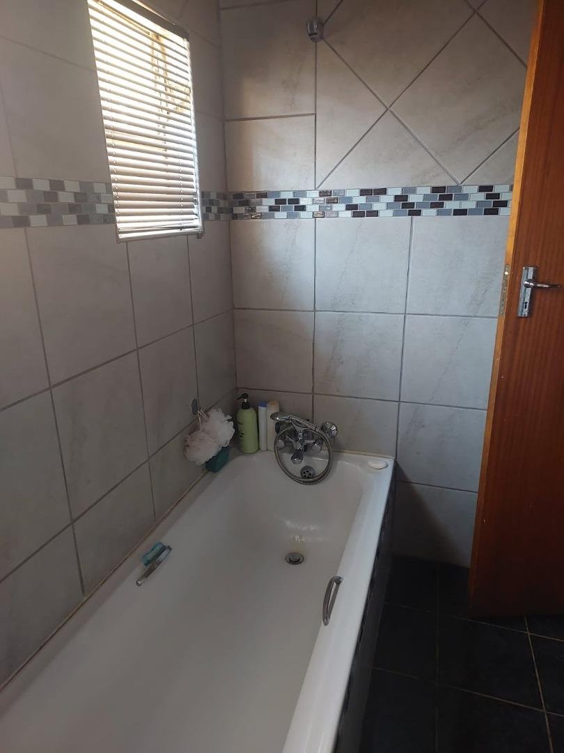 4 Bedroom Property for Sale in Lourenspark North West